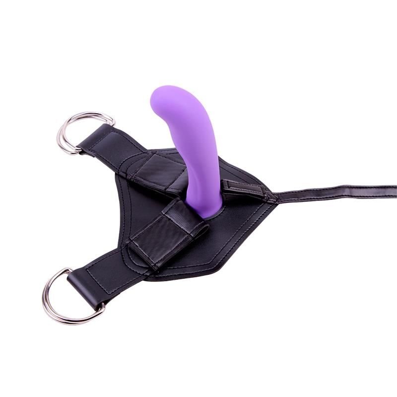 Chisa harnas en dildo Amor