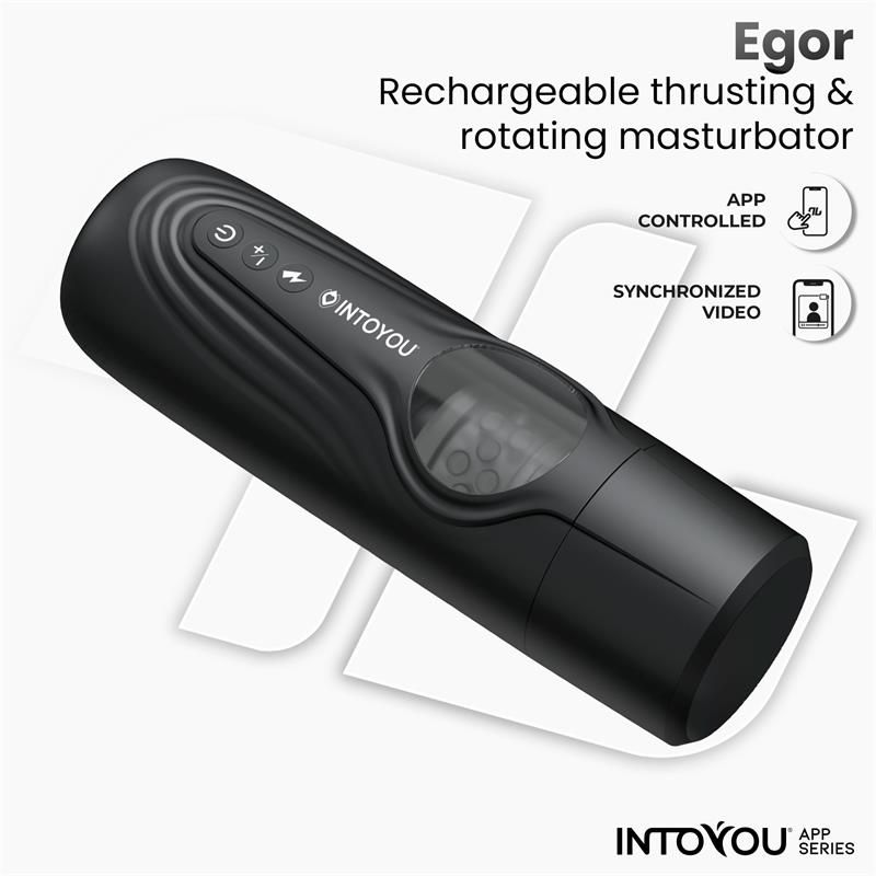 IntoYou Egor stotende en roterende masturbator