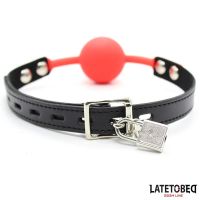 LateToBed siliconen ballgag met hangslot (rood)