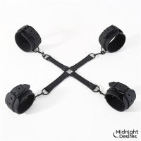 Midnight Desires hogtie met dwarsstang, hand- en enkelboeien