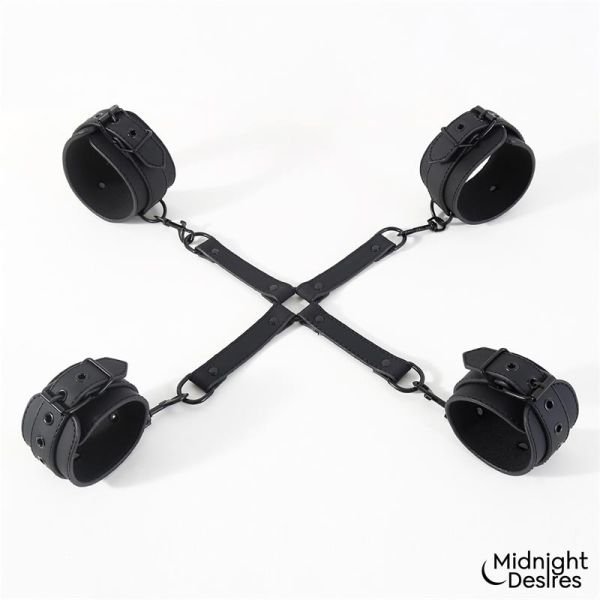 Midnight Desires hogtie met dwarsstang, hand- en enkelboeien