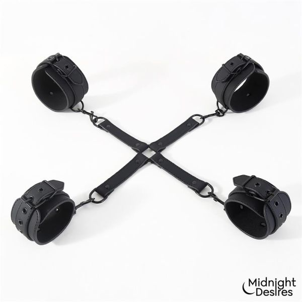 Midnight Desires hogtie met dwarsstang, hand- en enkelboeien